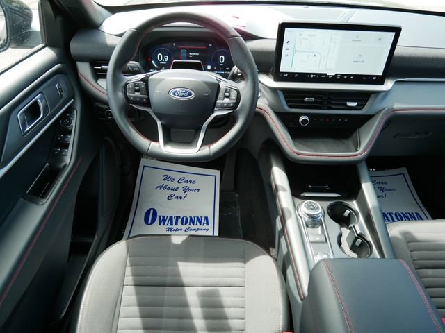 Used 2025 Ford Explorer ST-Line w/ ST-Line Street Pack AWD/4WD image 9