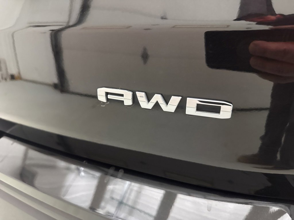 Used 2023 GMC Terrain SLE w/ Driver Convenience Package image 10