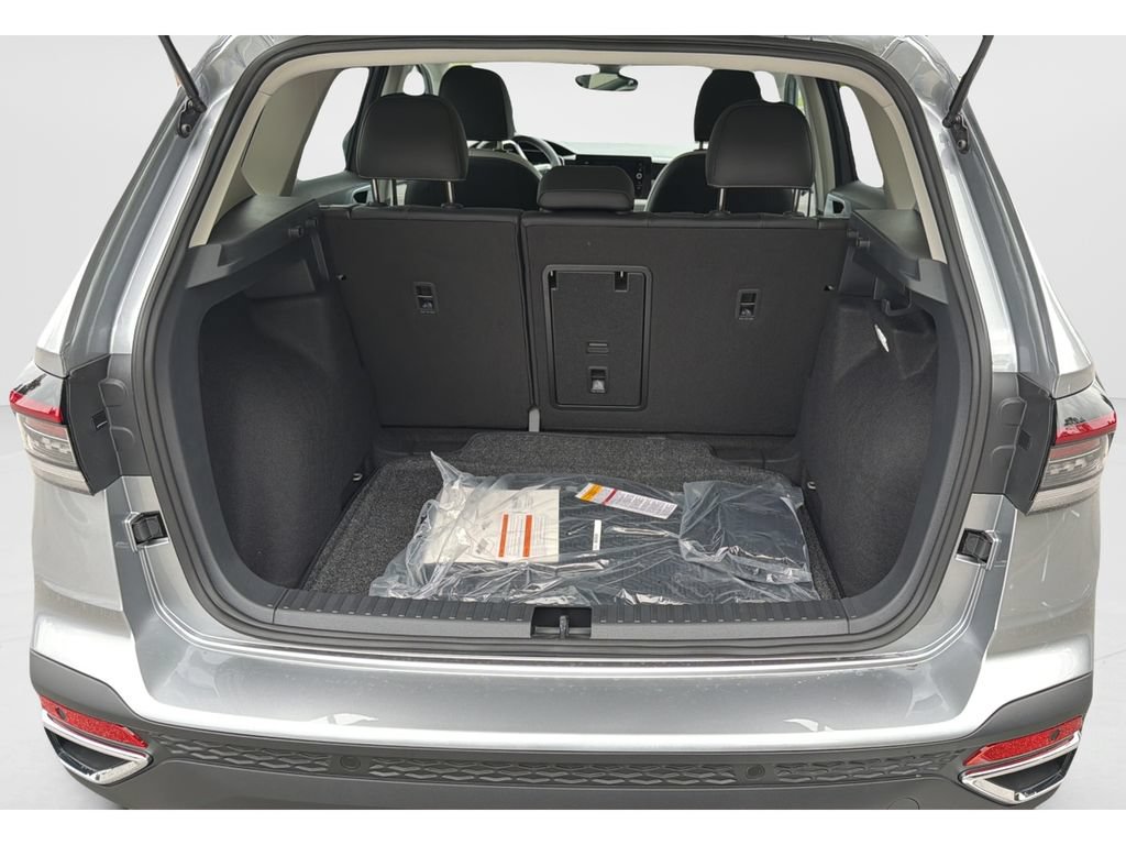 New 2026 Volkswagen Taos SE FWD image 10