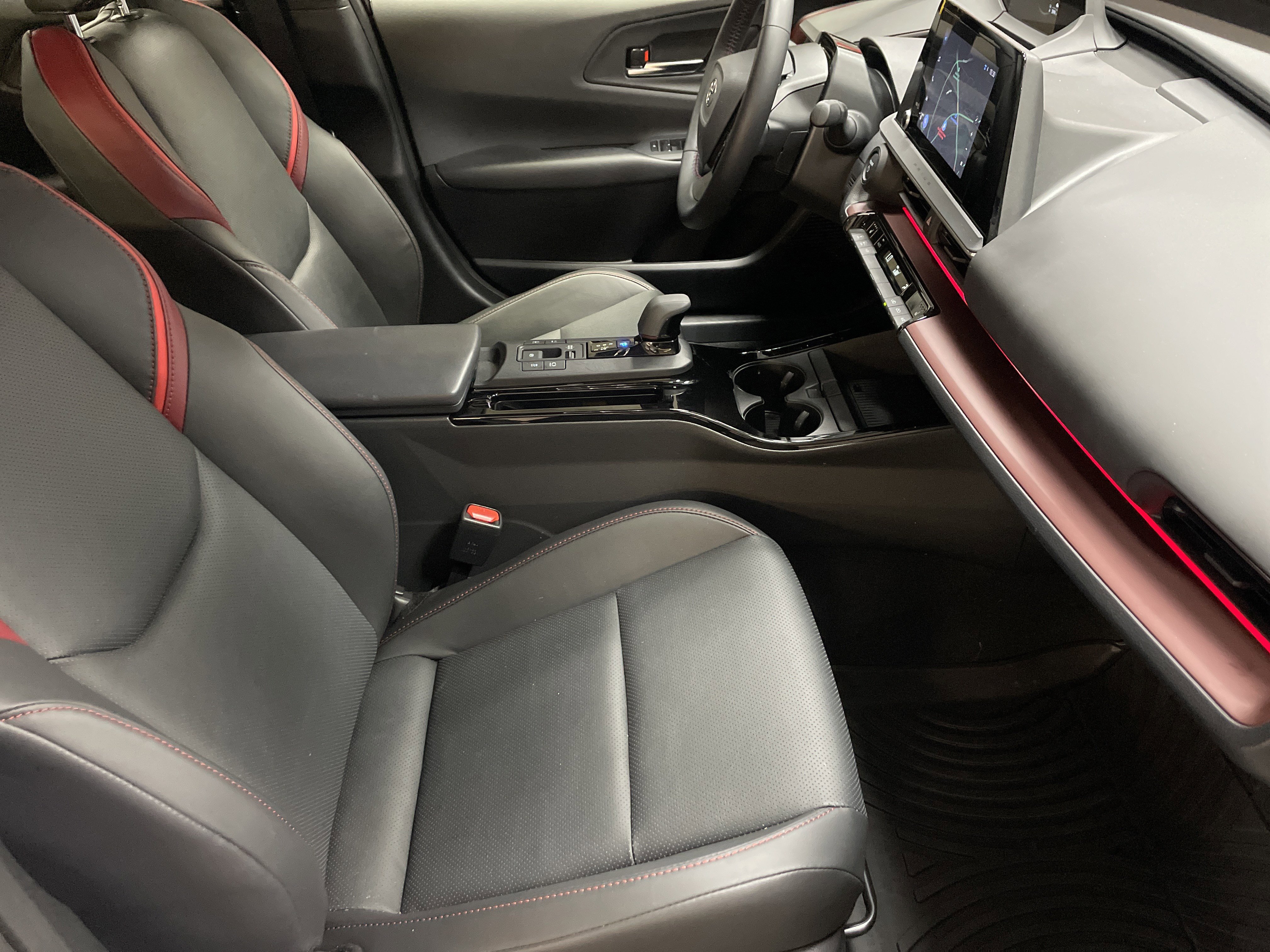 Used 2025 Toyota Prius Plug-In Hybrid FWD image 35