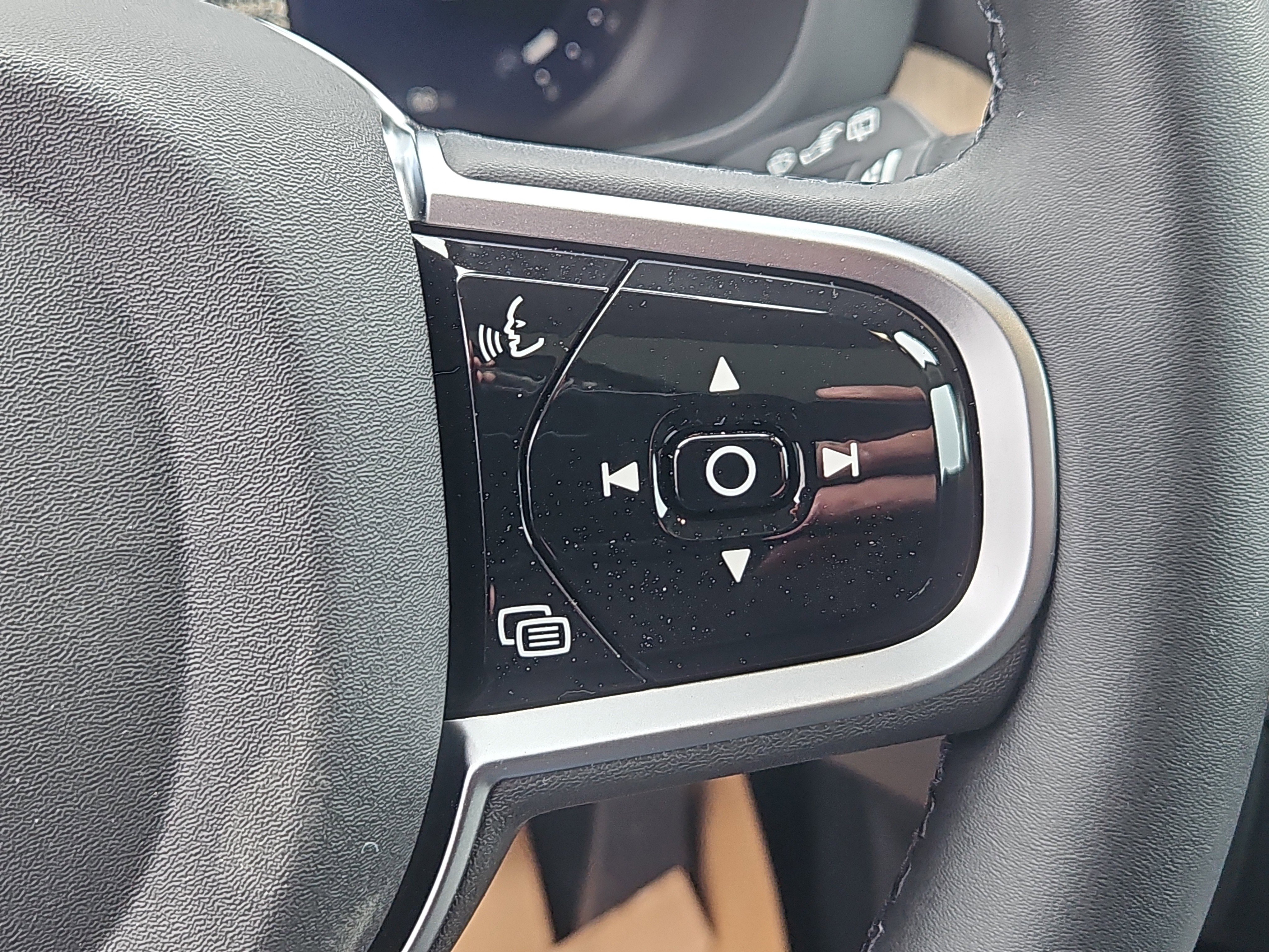 New 2026 Volvo XC60 B5 Core w/ Protection Package Premier image 16