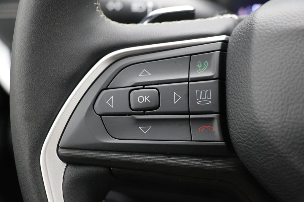 Used 2025 Jeep Grand Cherokee Altitude AWD/4WD image 18