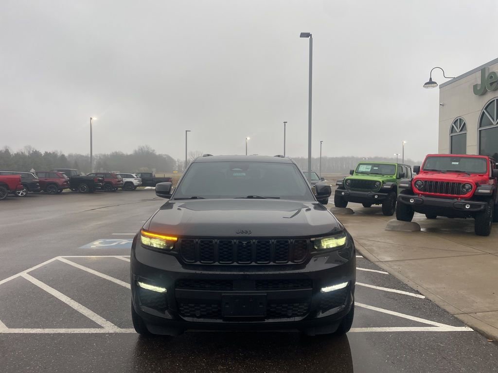 Used 2023 Jeep Grand Cherokee L Limited w/ Luxury Tech Group II image 6