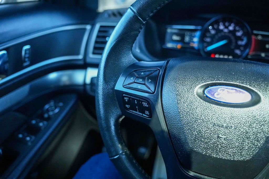 Used 2018 Ford Explorer XLT w/ Equipment Group 202A AWD/4WD image 30