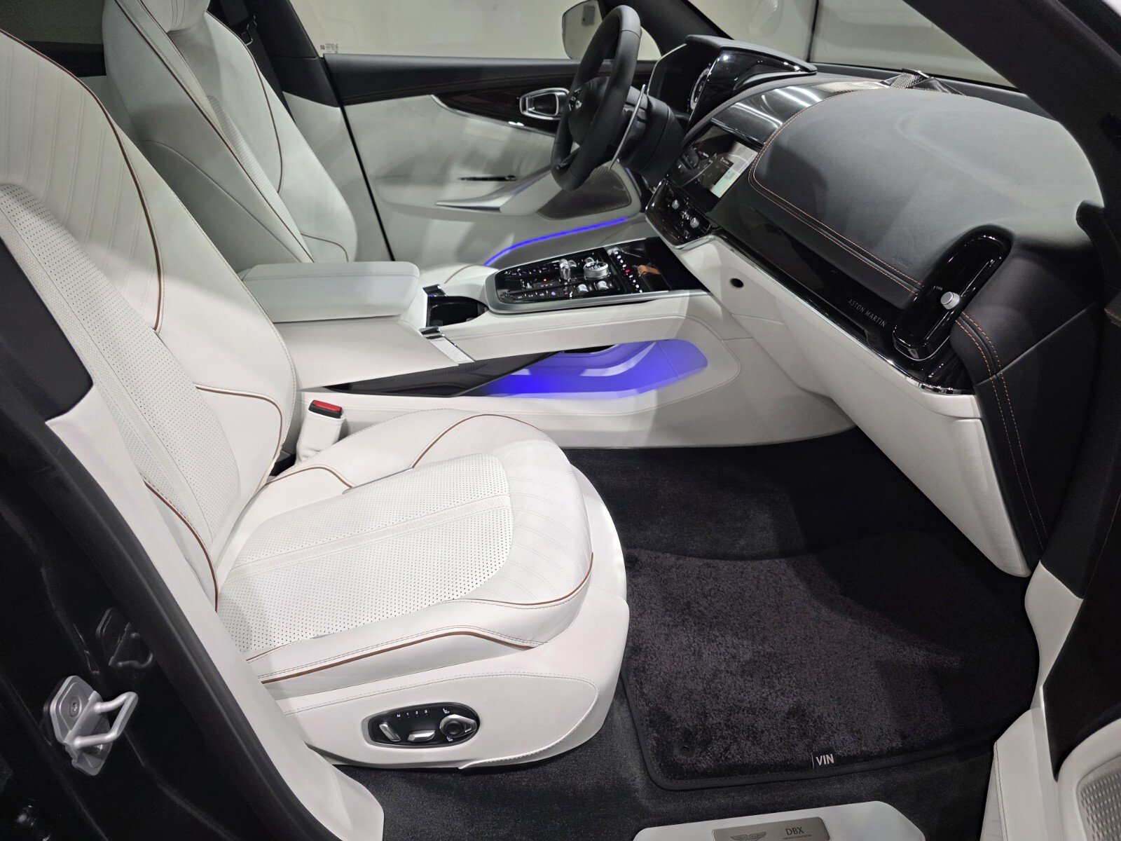 New 2026 Aston Martin DBX 707 image 21