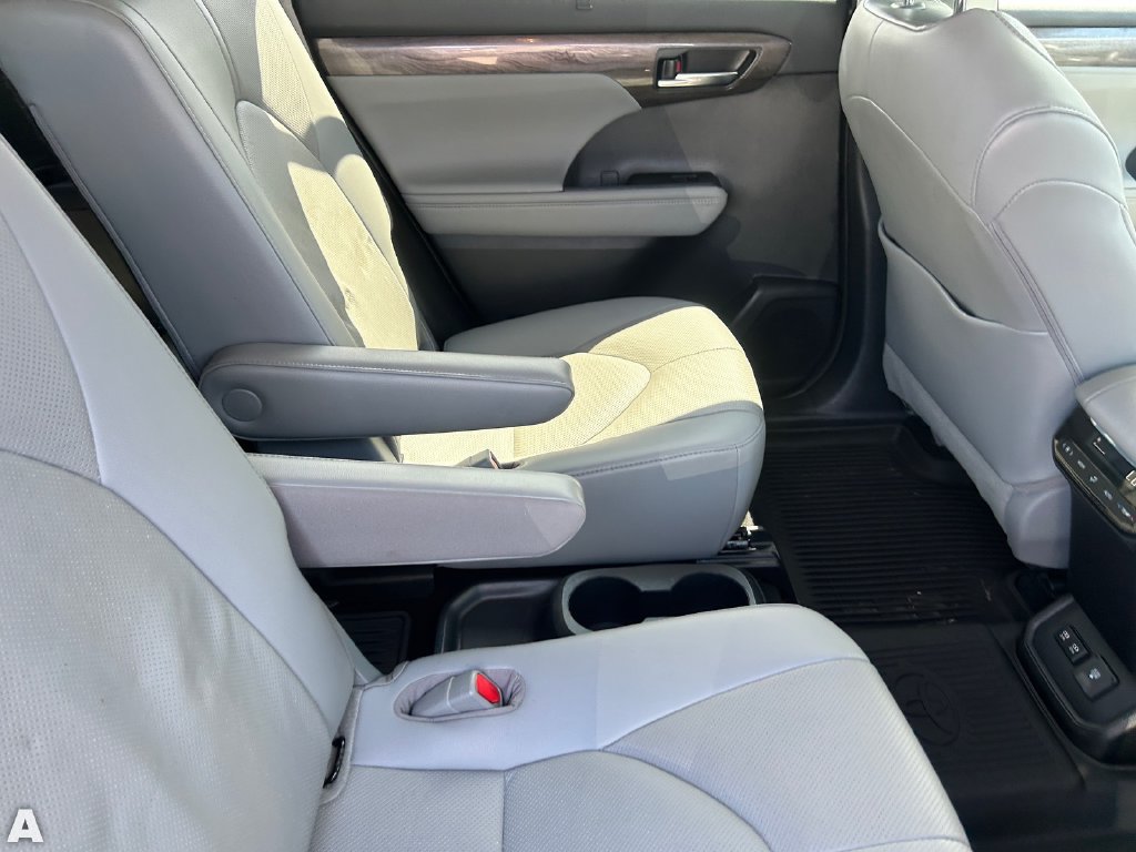 Used 2021 Toyota Highlander Limited AWD/4WD image 14