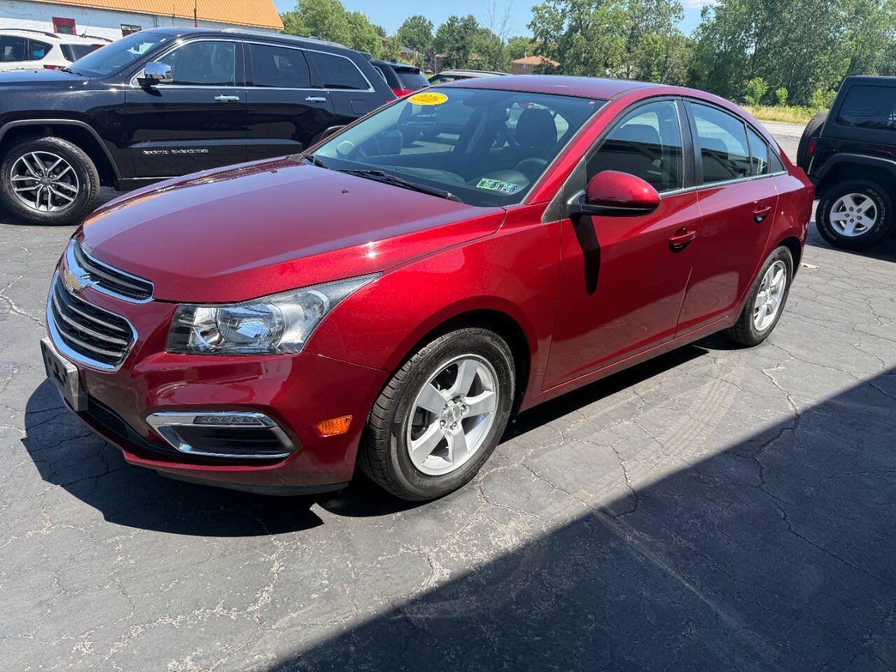 Used 2016 Chevrolet Cruze LT w/ Technology Package FWD image 3