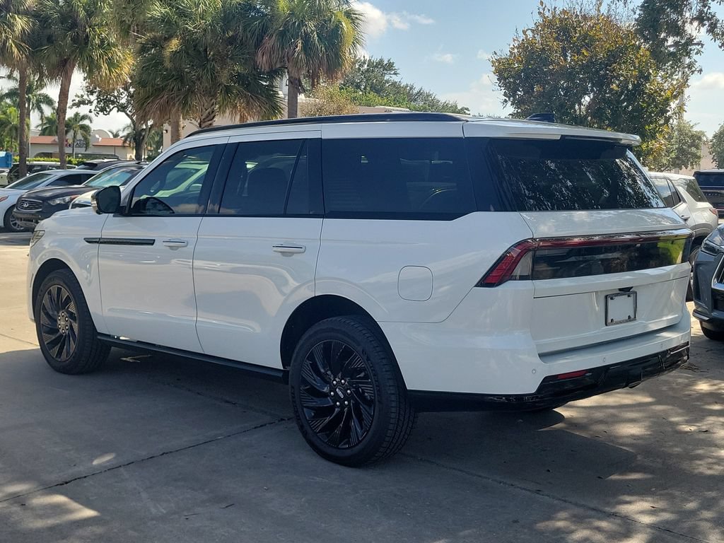 New 2025 Lincoln Navigator Reserve w/ Jet Appearance Package AWD/4WD image 3
