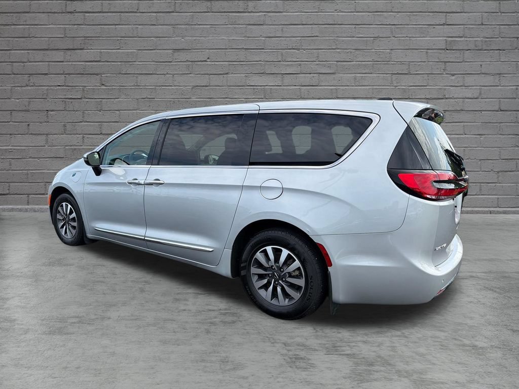 Used 2023 Chrysler Pacifica Limited FWD image 3