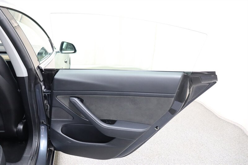 Used 2020 Tesla Model 3 Standard Range RWD image 24