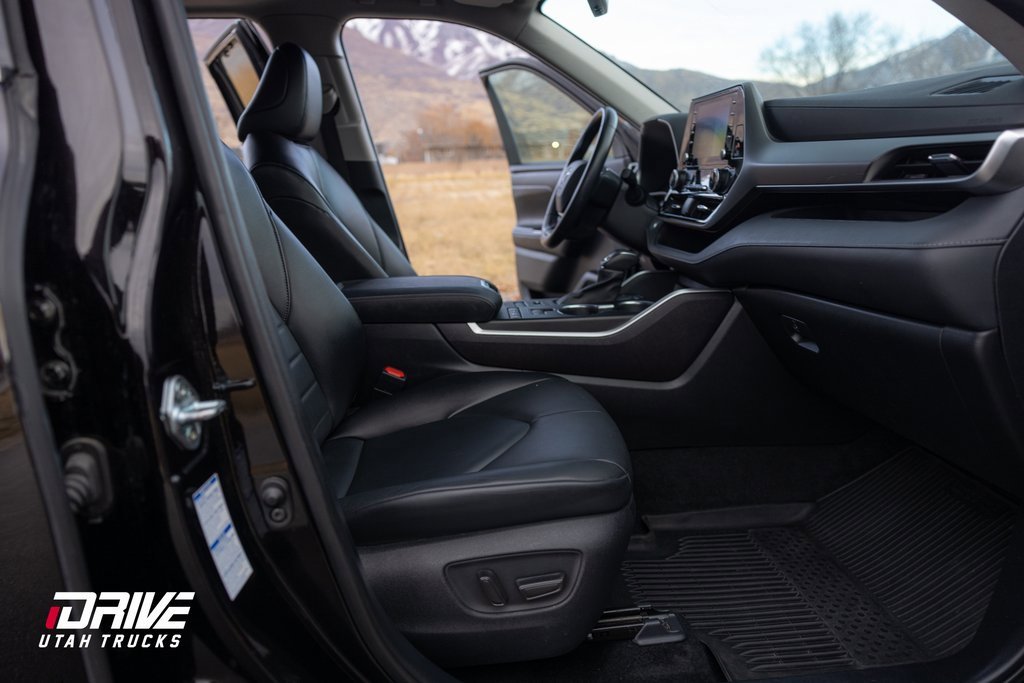 Used 2021 Toyota Highlander XLE image 16