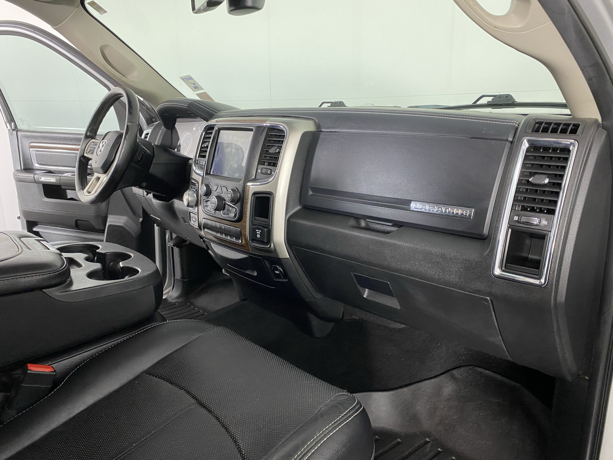 Used 2018 RAM 1500 Laramie w/ Convenience Group AWD/4WD image 24