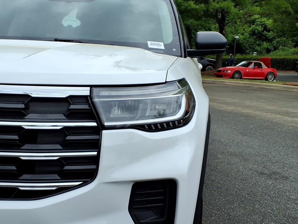Used 2025 Ford Explorer Active AWD/4WD image 27