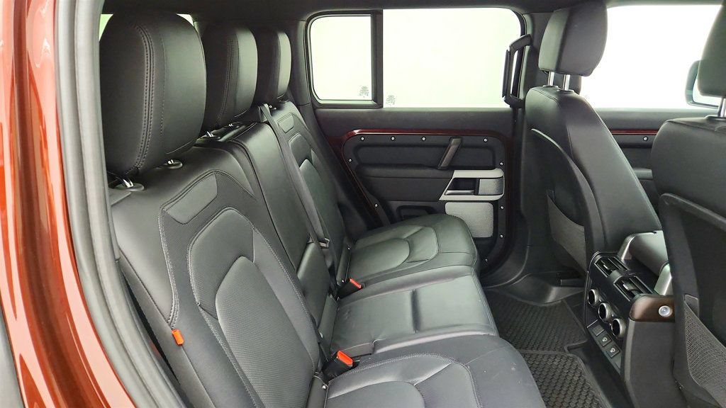 Used 2024 Land Rover Defender 130 X-Dynamic SE AWD/4WD image 25