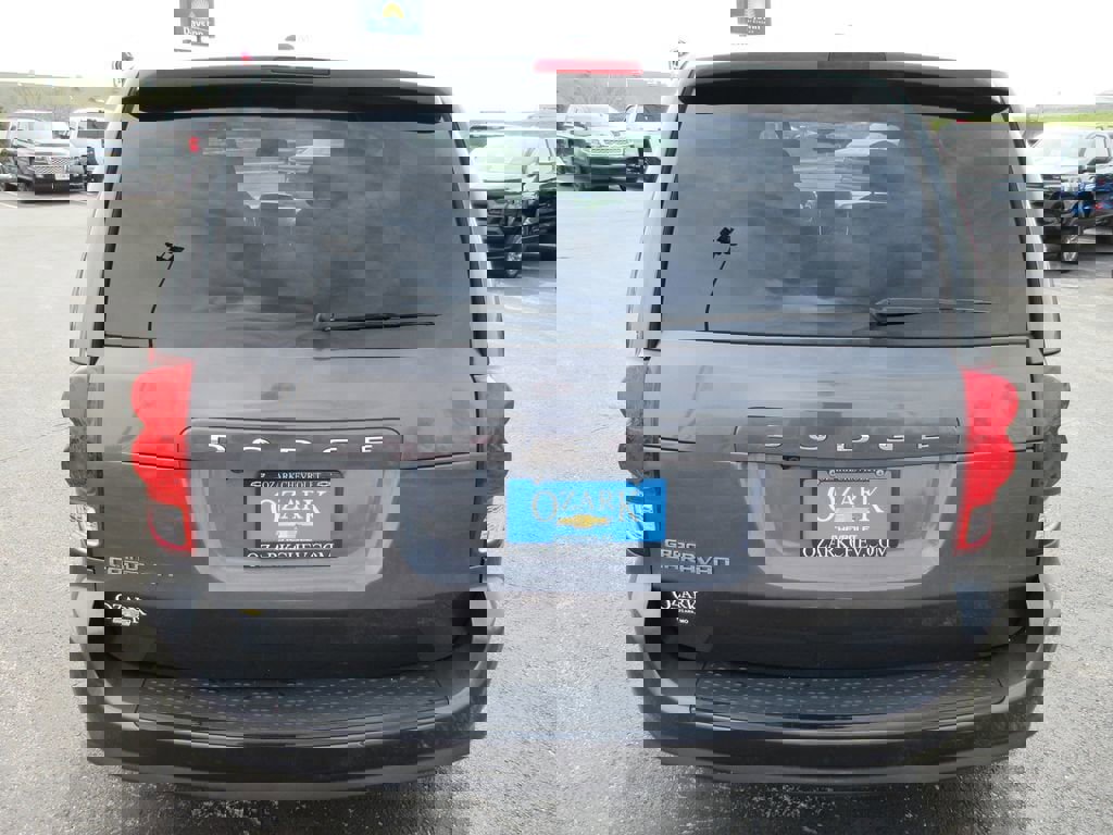 Used 2017 Dodge Grand Caravan SE image 4