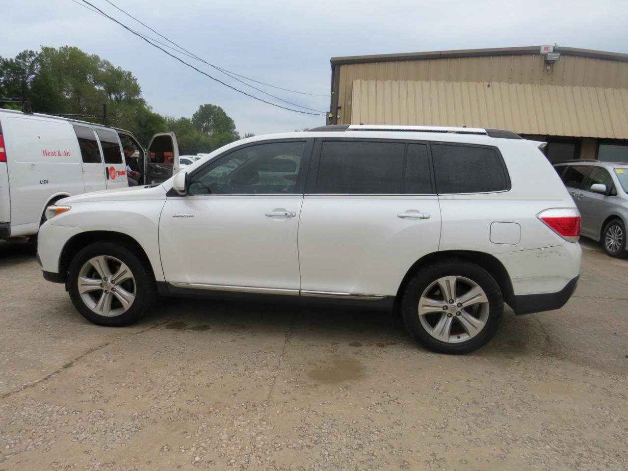 Used 2013 Toyota Highlander Limited FWD image 16