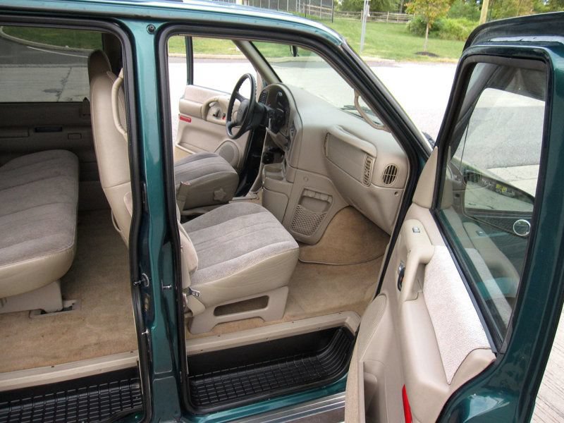 Used 1998 Chevrolet Astro AWD Passenger image 23