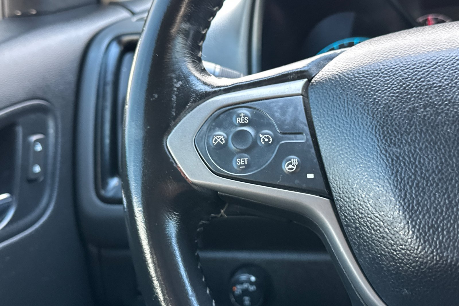Used 2019 Chevrolet Colorado Z71 AWD/4WD image 34