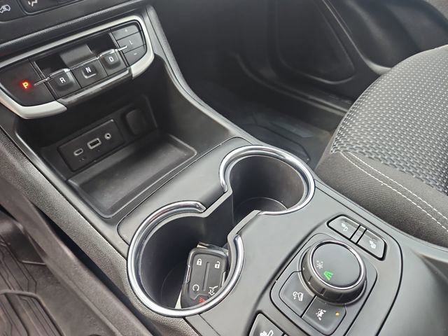 Used 2023 GMC Terrain SLE w/ Driver Convenience Package image 24