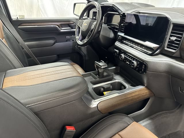 Used 2024 Chevrolet Silverado 1500 High Country w/ Technology Package AWD/4WD image 33
