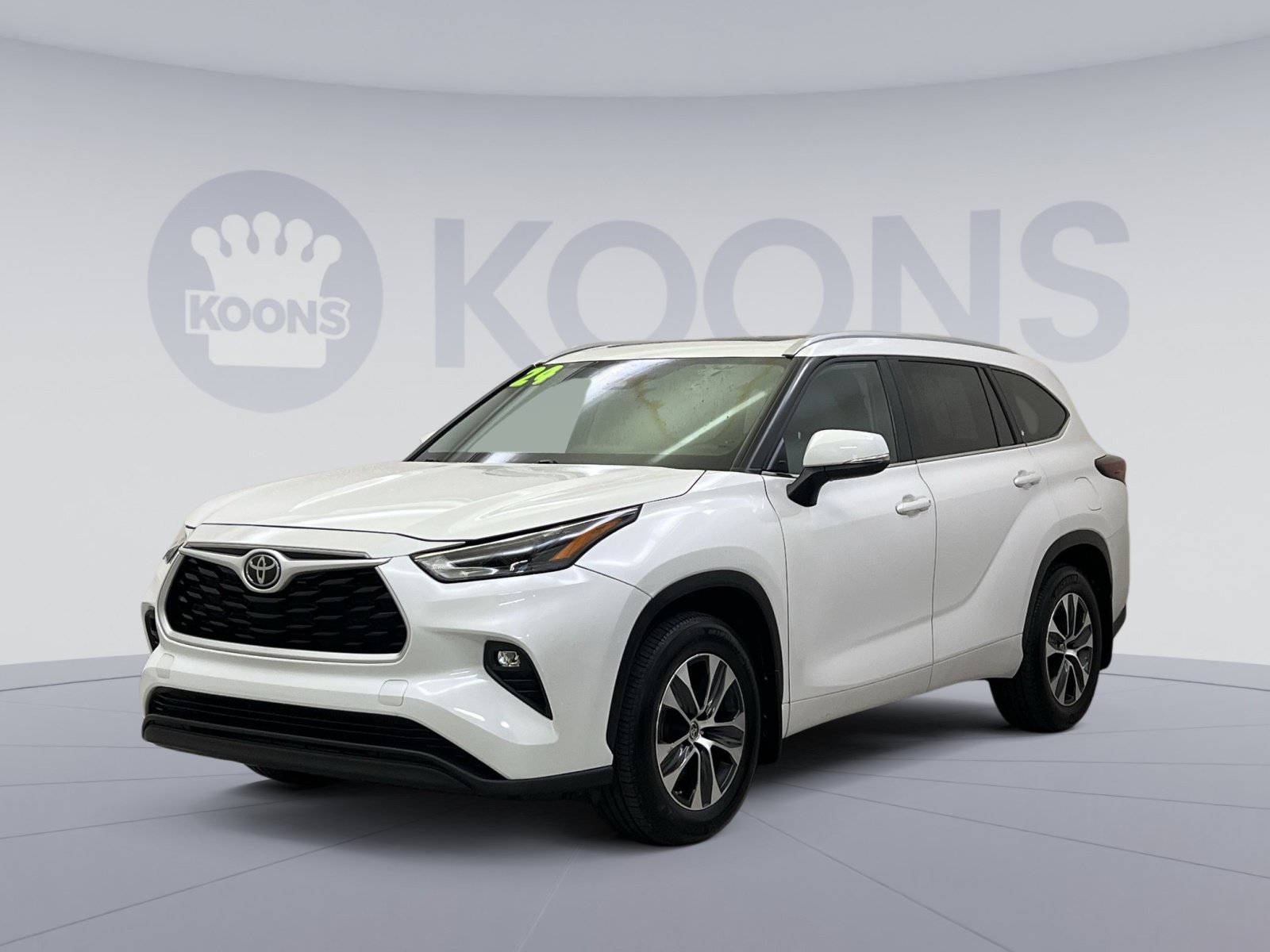 Used 2024 Toyota Highlander XLE AWD/4WD image 4