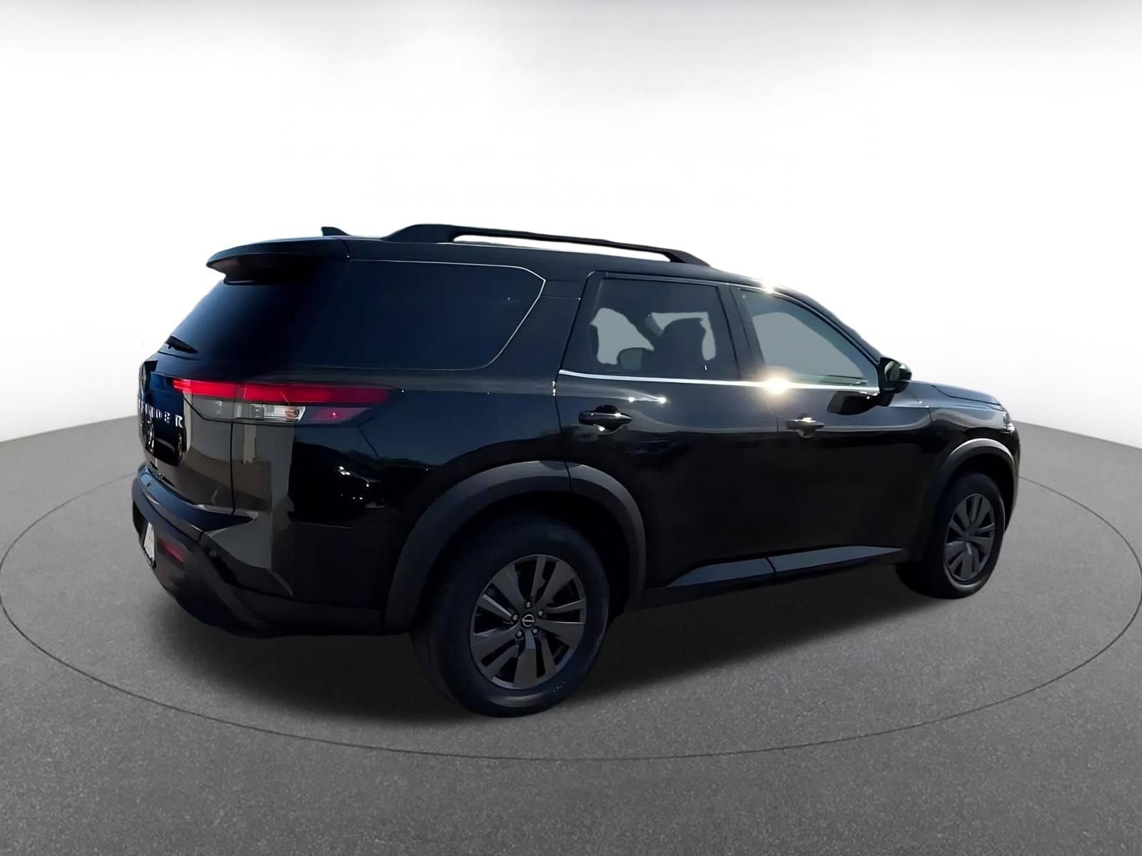Used 2025 Nissan Pathfinder SV FWD image 15