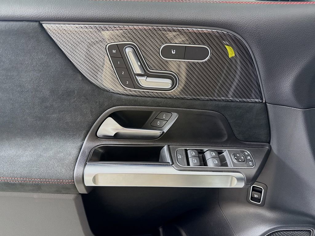 Used 2024 Mercedes-Benz GLB 35 AMG 4MATIC image 18
