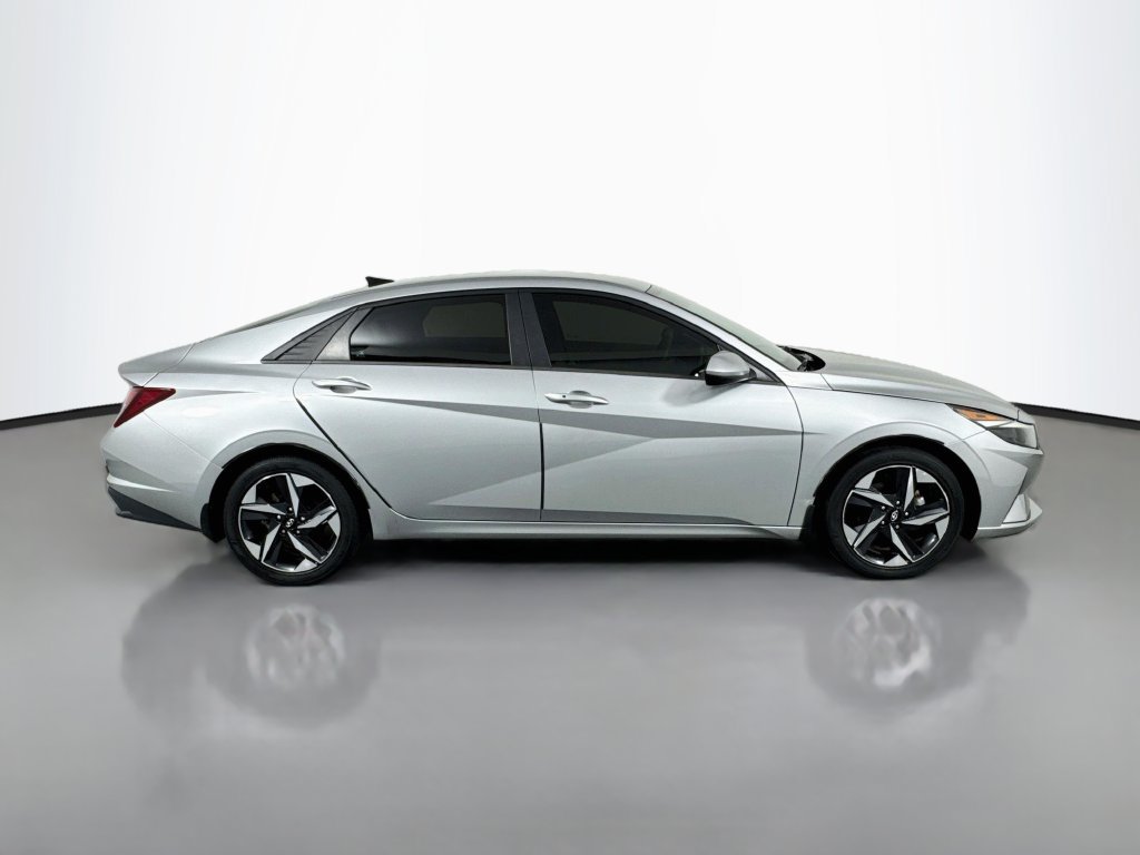 Used 2023 Hyundai Elantra SEL w/ Convenience Package FWD image 4