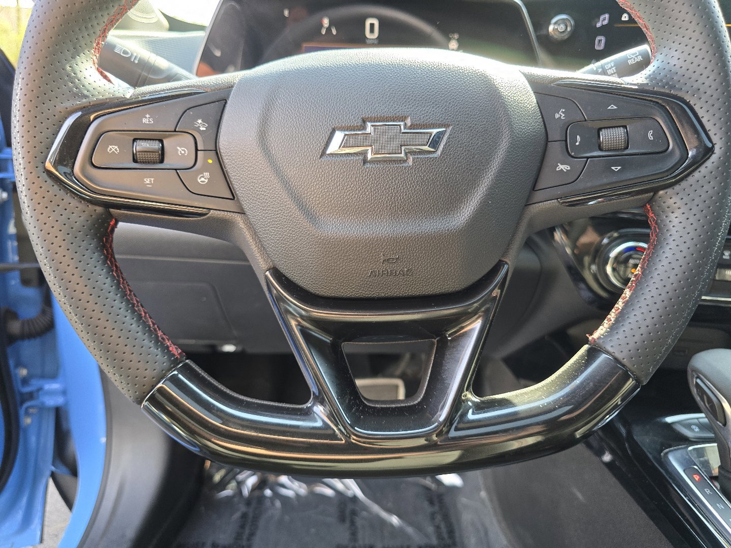 Used 2024 Chevrolet Trax RS w/ Sunroof Package FWD image 30