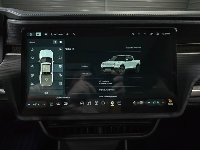 Used 2025 Rivian R1T Adventure image 33