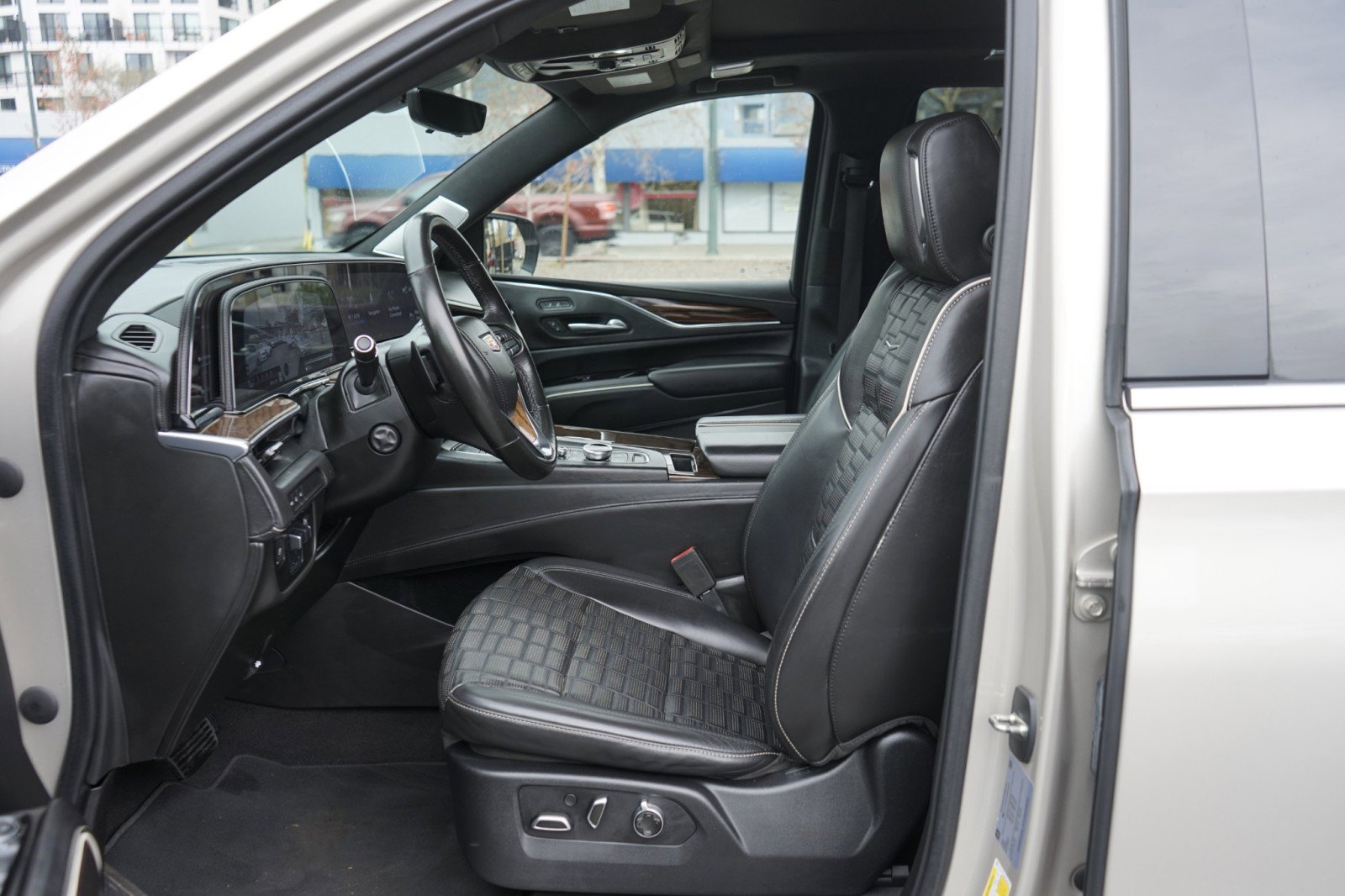 Used 2021 Cadillac Escalade Premium Luxury Platinum image 17