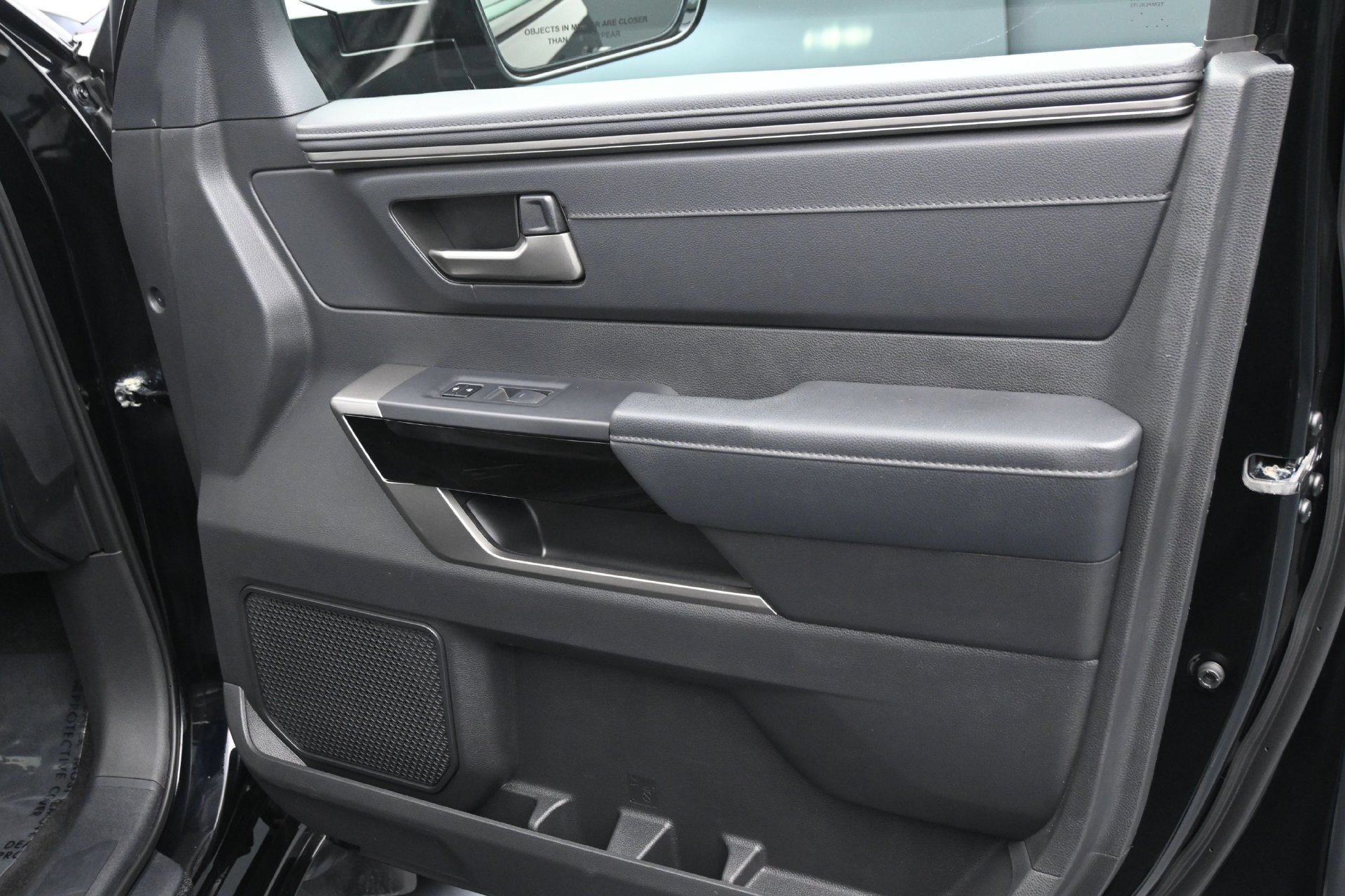 Used 2025 Toyota Tundra Limited AWD/4WD image 12