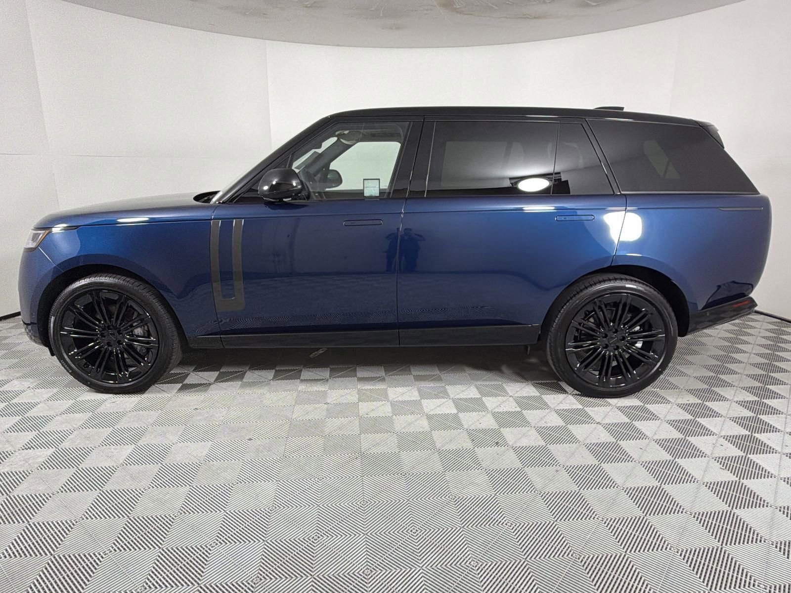 New 2026 Land Rover Range Rover Long Wheelbase SE image 2