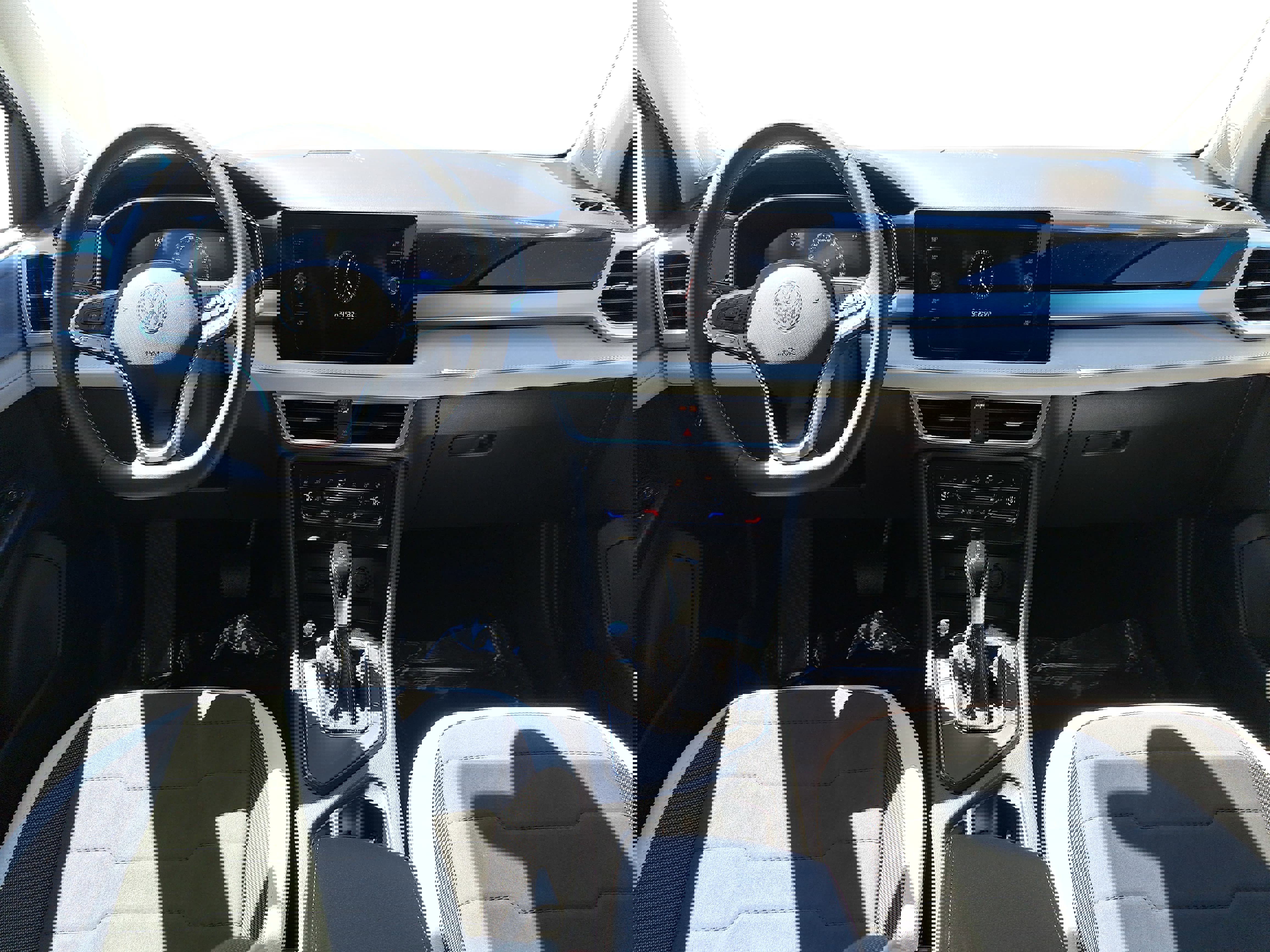 Certified 2025 Volkswagen Taos SE image 9