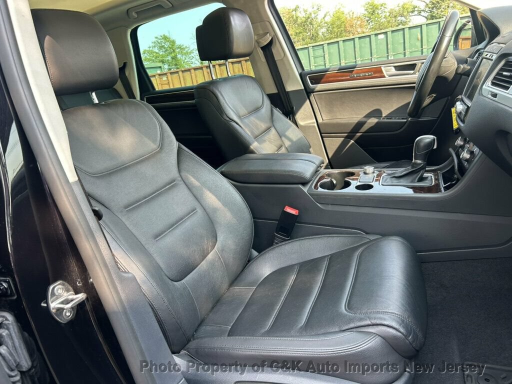 Used 2015 Volkswagen Touareg VR6 AWD/4WD image 22