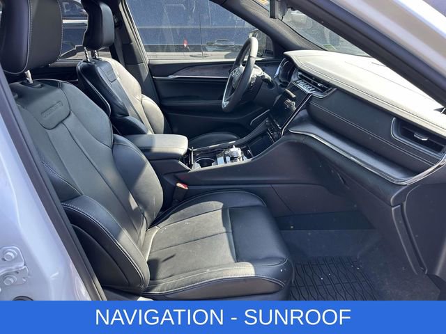 Used 2024 Jeep Grand Cherokee Overland w/ Luxury Tech Group IV AWD/4WD image 2