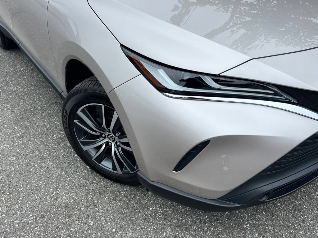 Certified 2023 Toyota Venza LE AWD/4WD image 2