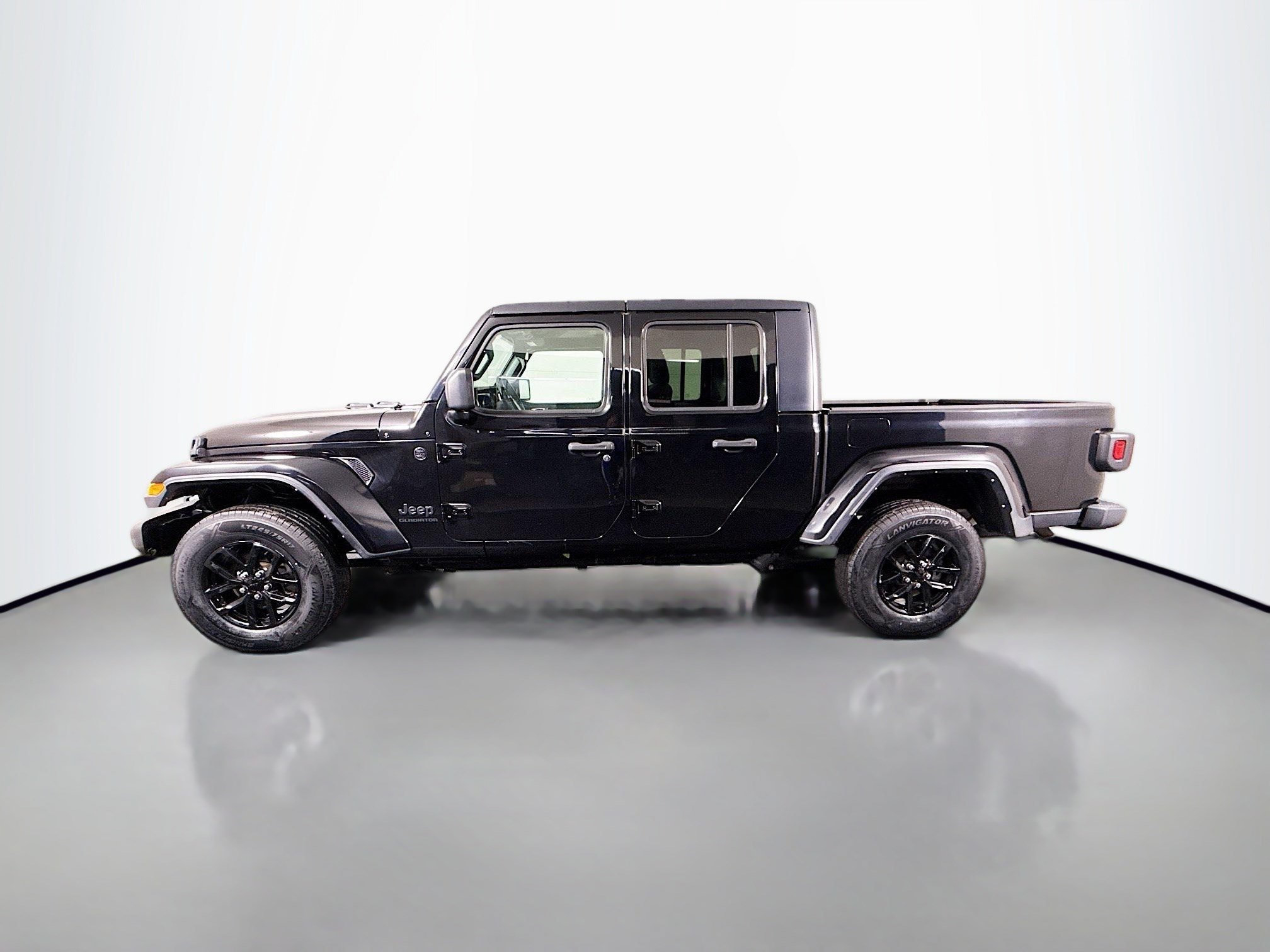 Used 2021 Jeep Gladiator Sport AWD/4WD image 6