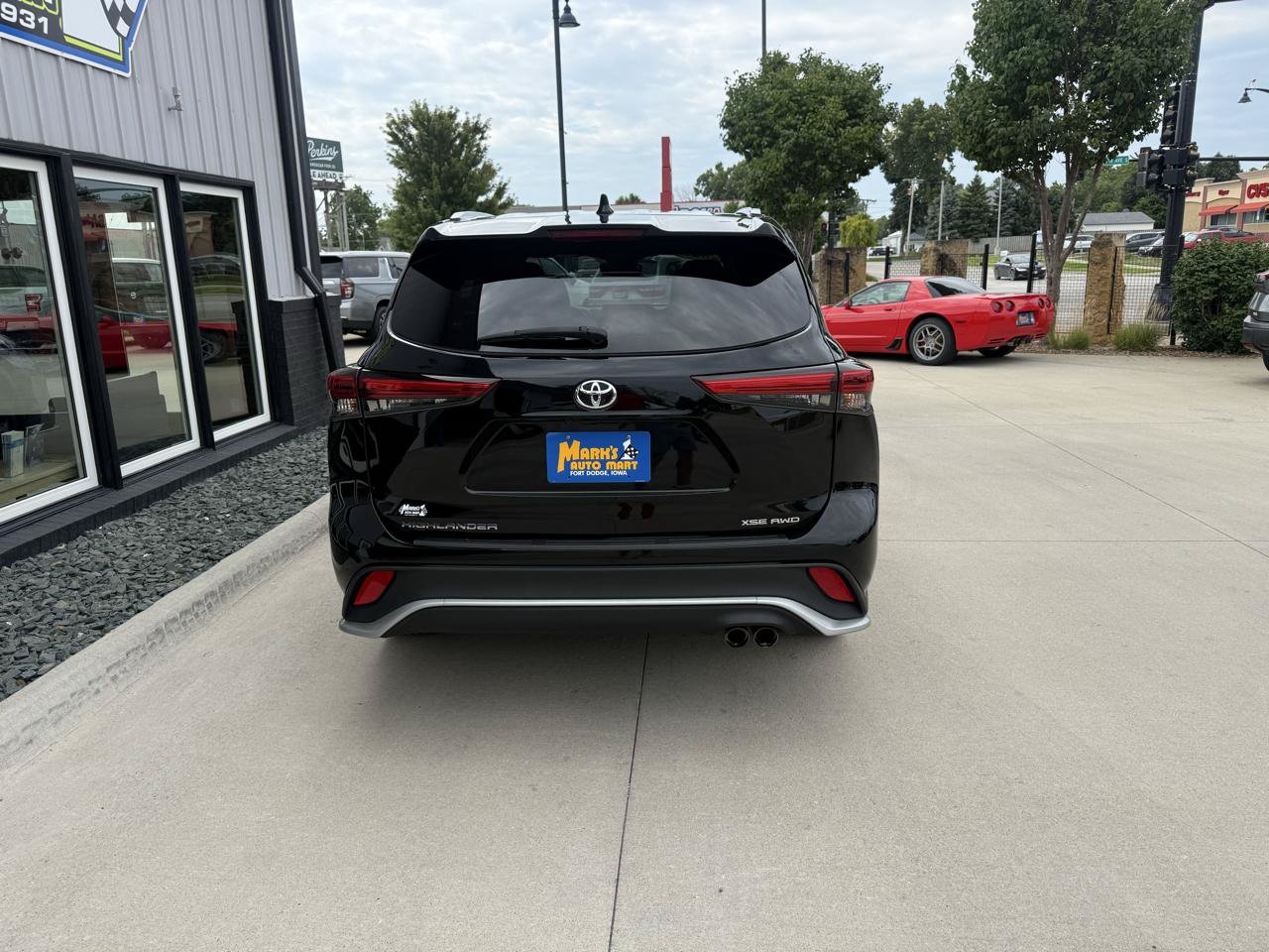 Used 2021 Toyota Highlander XSE AWD/4WD image 12