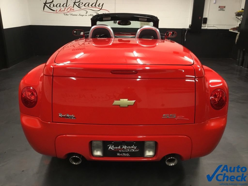 Used 2005 Chevrolet SSR w/ Preferred Equipment Group RWD image 9