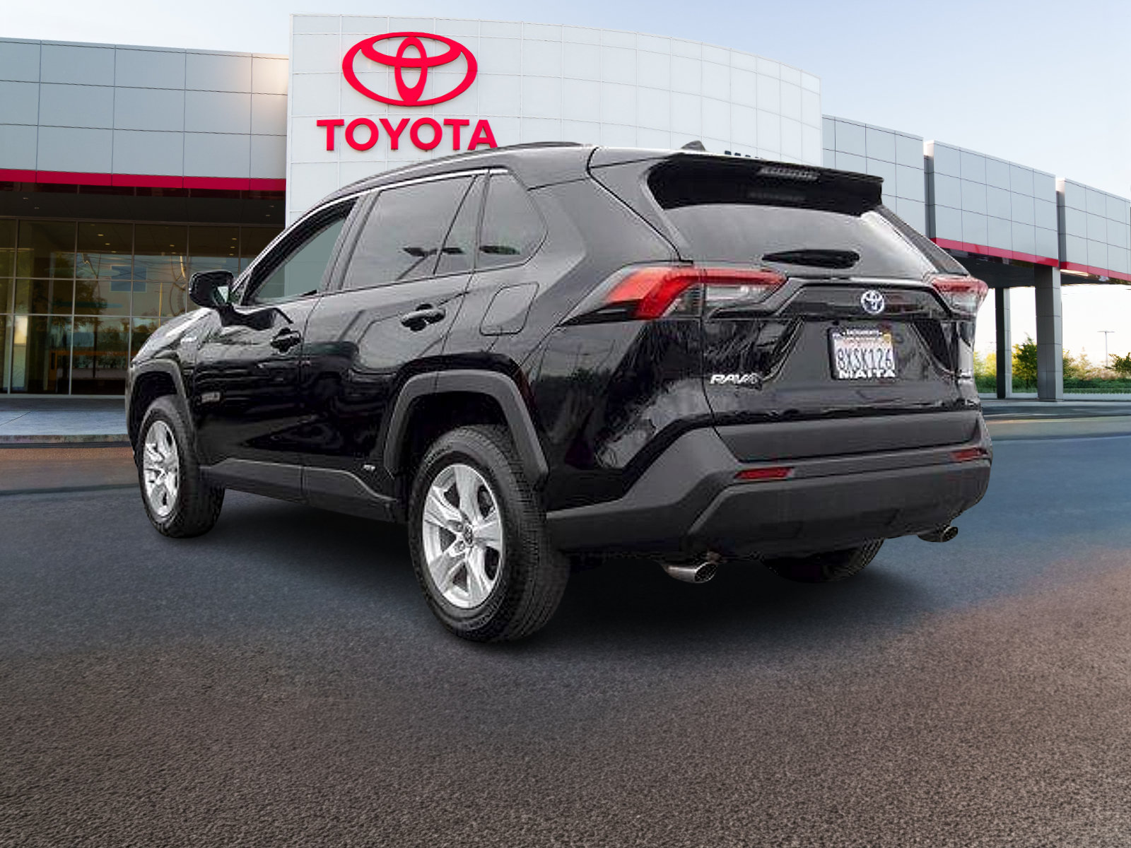 Certified 2021 Toyota RAV4 XLE w/ Convenience Package AWD/4WD image 5