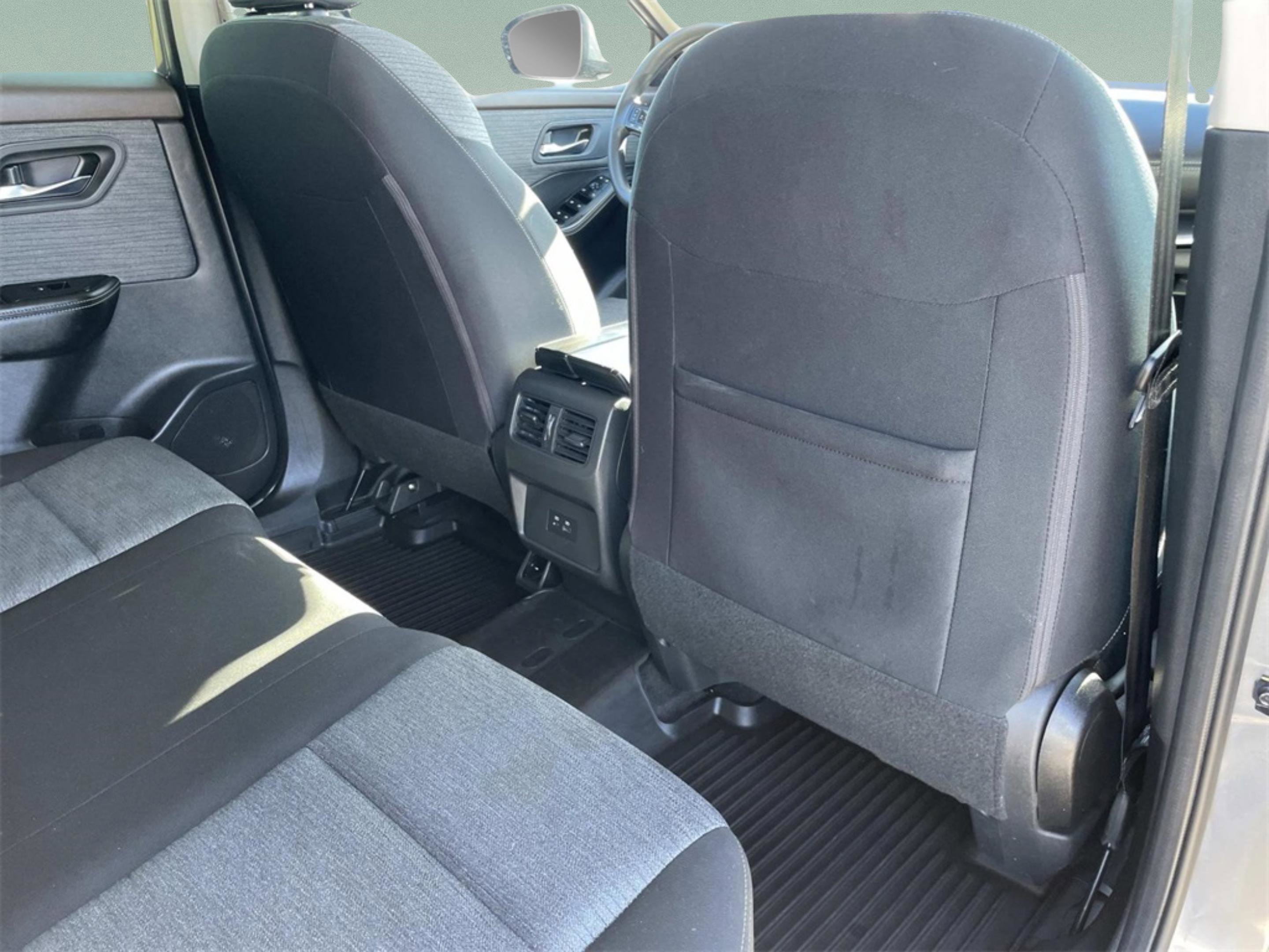 Used 2023 Nissan Rogue SV image 17