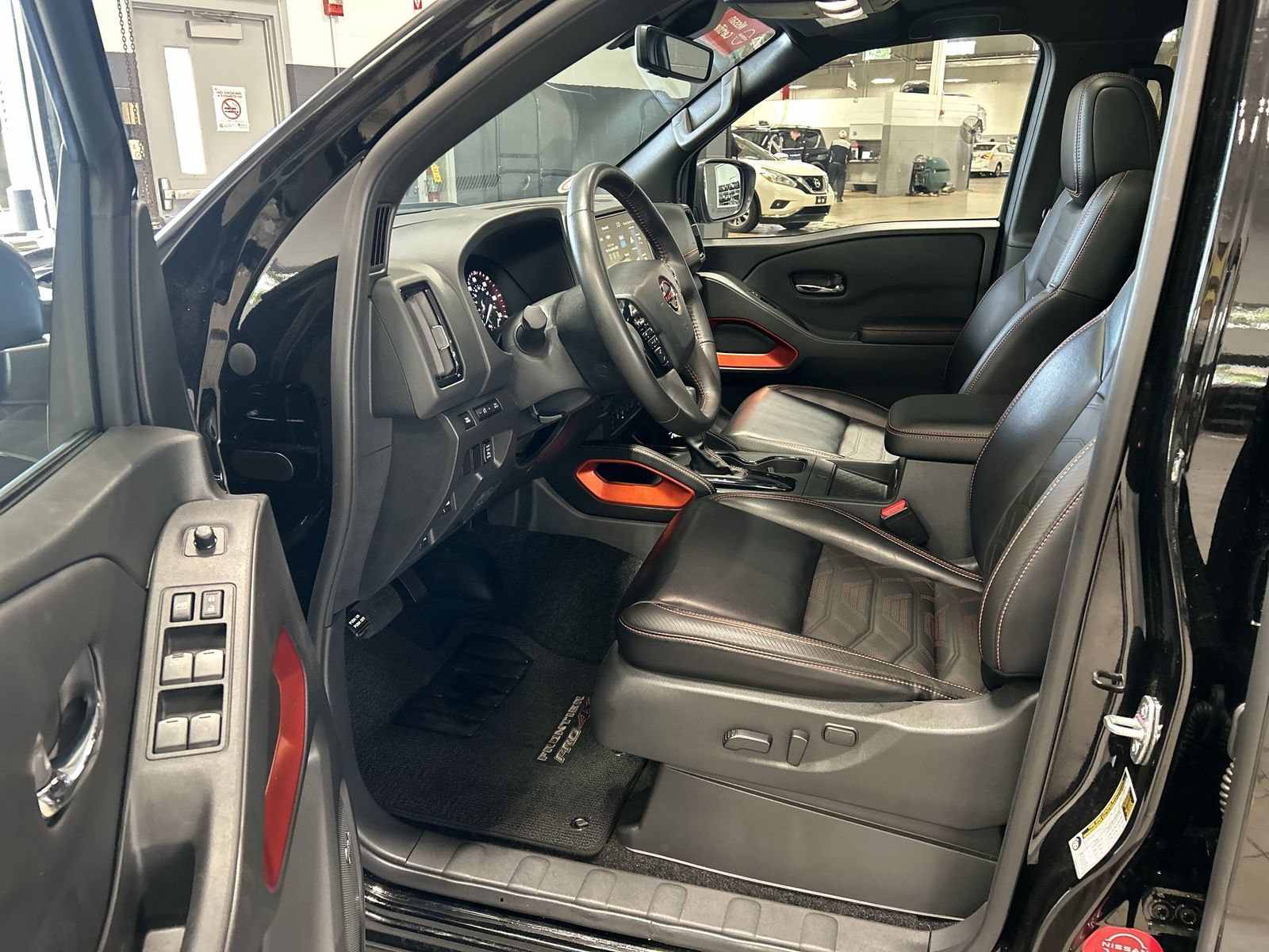 Certified 2025 Nissan Frontier PRO-4X w/ Pro Premium Package AWD/4WD image 13