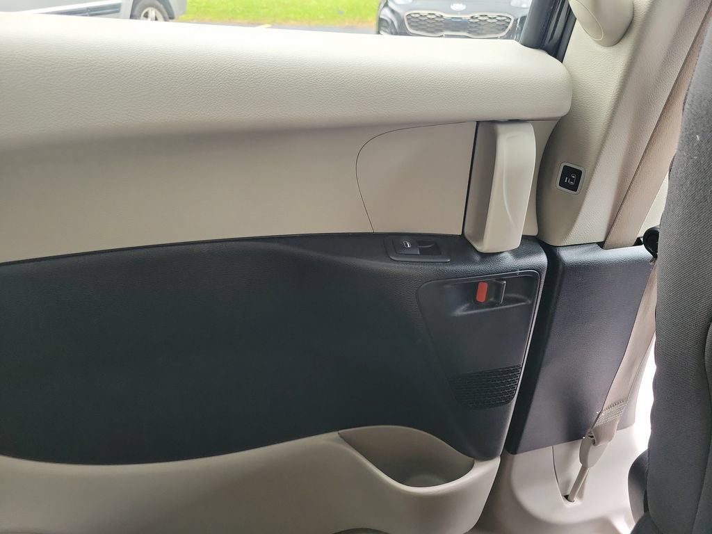 Used 2023 Chrysler Voyager LX FWD image 16
