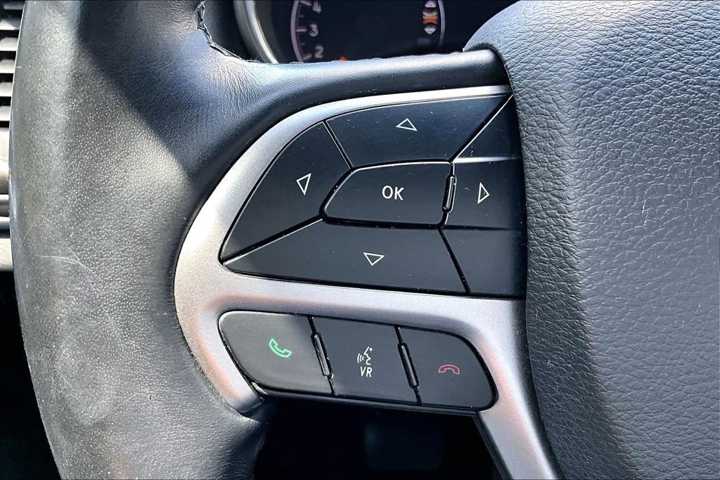 Used 2019 Jeep Grand Cherokee Limited AWD/4WD image 12