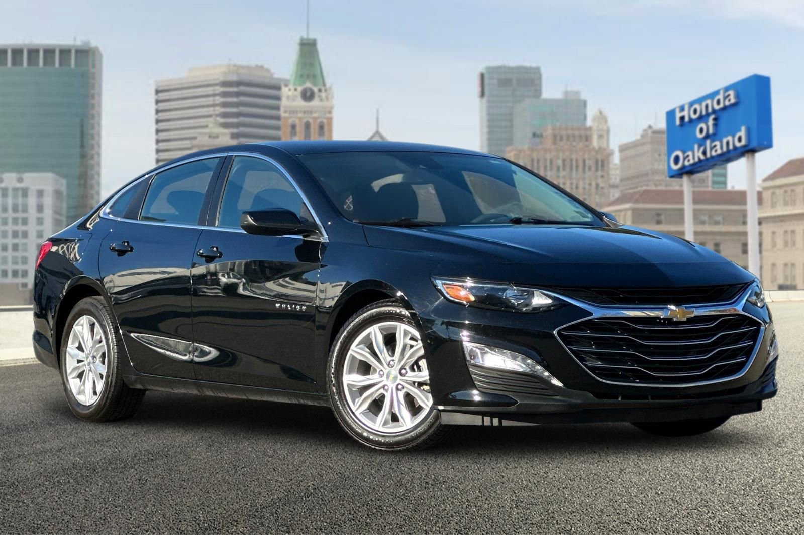 Used 2021 Chevrolet Malibu LT image 2
