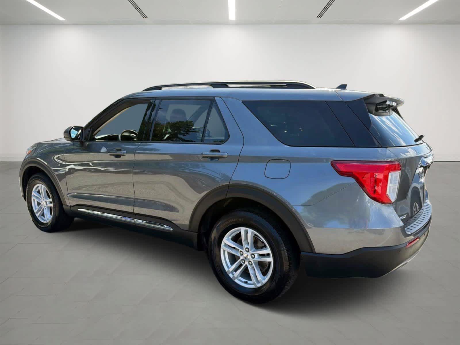Used 2023 Ford Explorer XLT w/ Equipment Group 202A AWD/4WD image 3