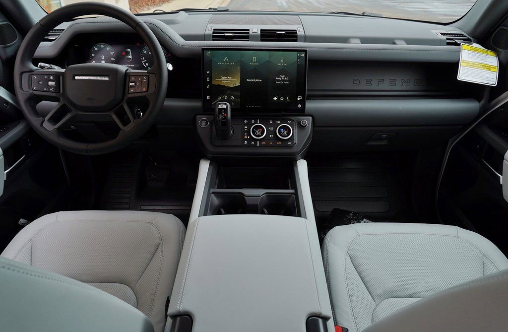 New 2026 Land Rover Defender 130 X-Dynamic SE image 10