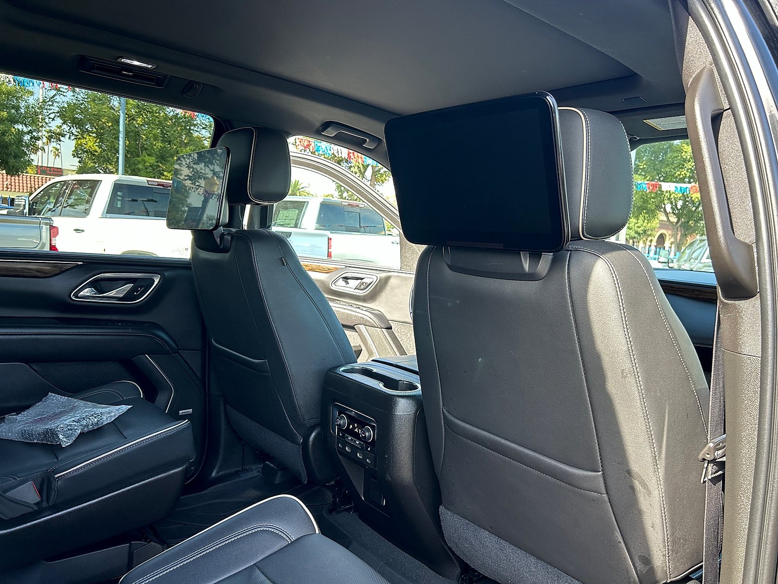 Used 2021 Chevrolet Tahoe Premier w/ Premium Package RWD image 35