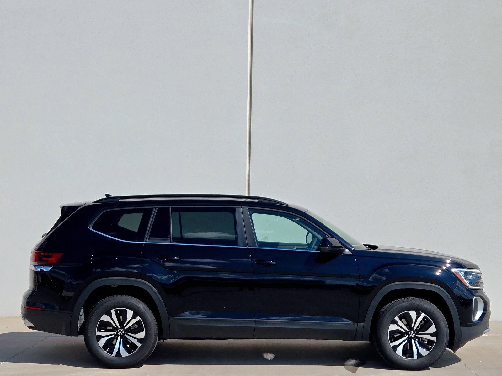 New 2026 Volkswagen Atlas SE image 4